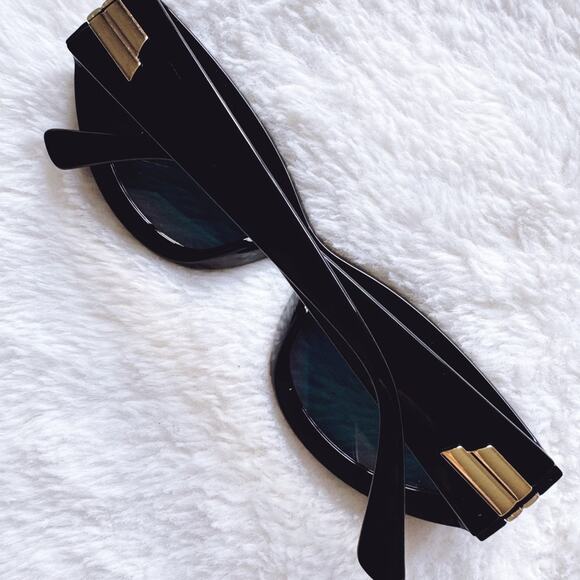 Faye Mirrored Red with Black Rim Sunglasses - Picture 13 of 14